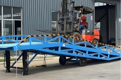 黃島登車橋:提升物流裝卸效率的關鍵設備解析